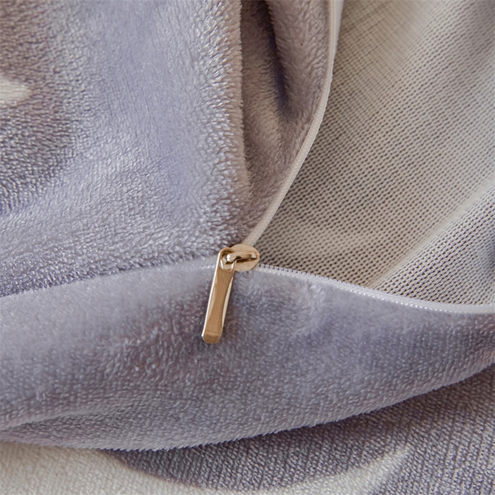 91家纺网 家纺一手货源 找家纺 董韵家纺 2025新款高克重全消光牛奶绒法莱绒金貂绒印花单品被套床裙四件套（提供买家秀） 星辰-灰