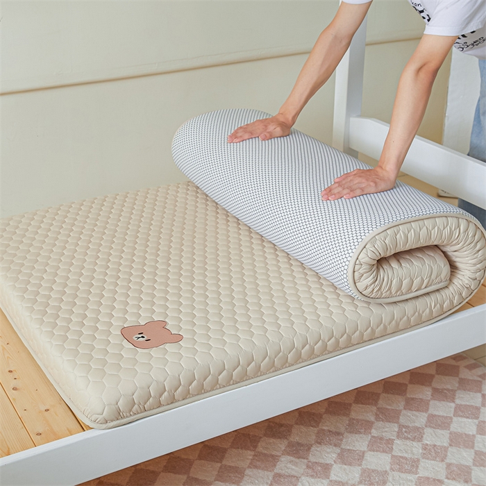 91家纺网 家纺一手货源 找家纺 布卢姆床垫 2025新款A类原棉小熊学生款大豆刺绣床垫 小熊-米黄-厚度4.5cm