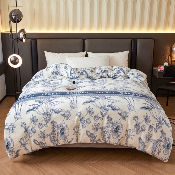 91家纺网 家纺一手货源 找家纺 董韵家纺 2025新款高克重全消光牛奶绒法莱绒金貂绒印花单品被套床裙四件套（提供买家秀） 青花瓷