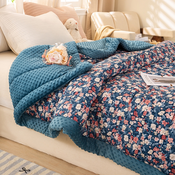 91家纺网 家纺一手货源 找家纺 锦鹭被业 2025新款全棉豆豆绒被系列 醉颜