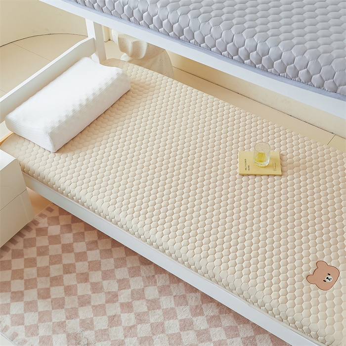 91家纺网 家纺一手货源 找家纺 布卢姆床垫 2025新款A类原棉小熊学生款大豆刺绣床垫 小熊-米黄-厚度4.5cm