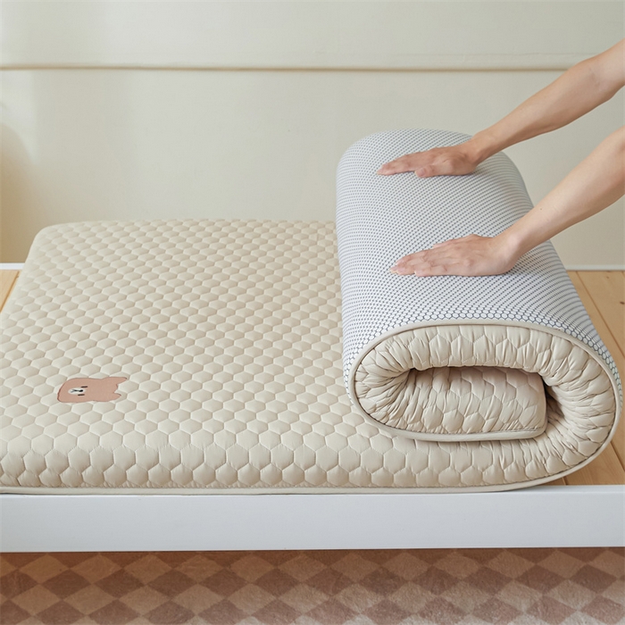 91家纺网 家纺一手货源 找家纺 布卢姆床垫 2025新款A类原棉小熊学生款大豆刺绣床垫 小熊-米黄-厚度4.5cm