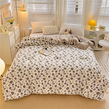 91家纺网 家纺一手货源 找家纺 艺菲阁家纺  2024新款A类水洗双层纱大豆纤维被冬被 萌萌狗