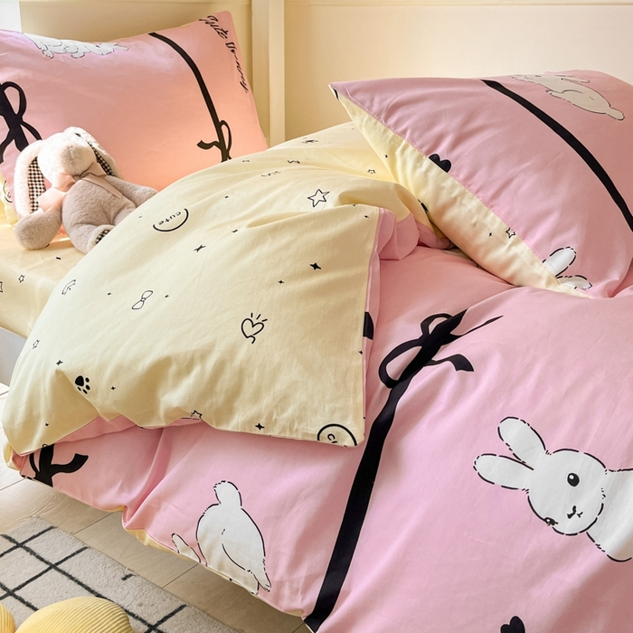 91家纺网 家纺一手货源 找家纺 吉象家纺 2025新款全棉印花款三件套 玉兔-浅粉