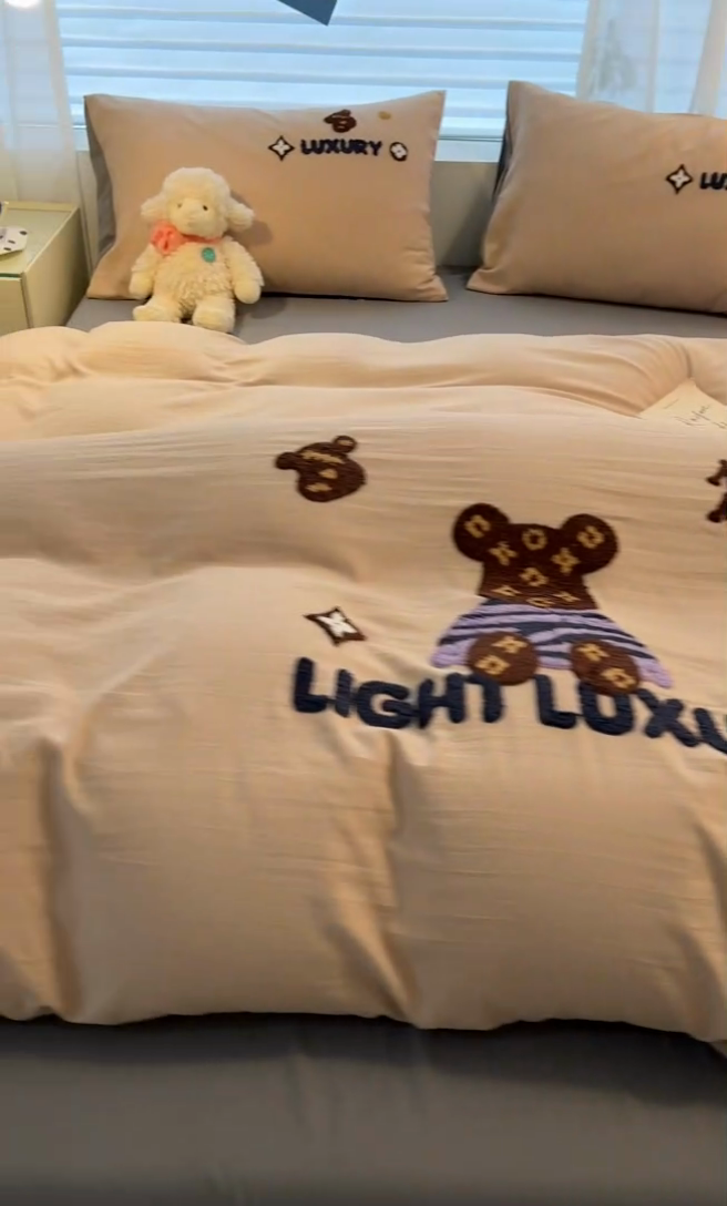 91家纺网 家纺一手货源 找家纺 优承佳生活馆 2024新款水洗m毛巾绣四件套 条纹熊熊