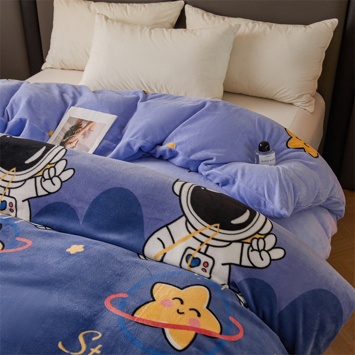 91家纺网 家纺一手货源 找家纺 董韵家纺 2025新款高克重全消光牛奶绒法莱绒金貂绒印花单品被套床裙四件套（提供买家秀） 领航员