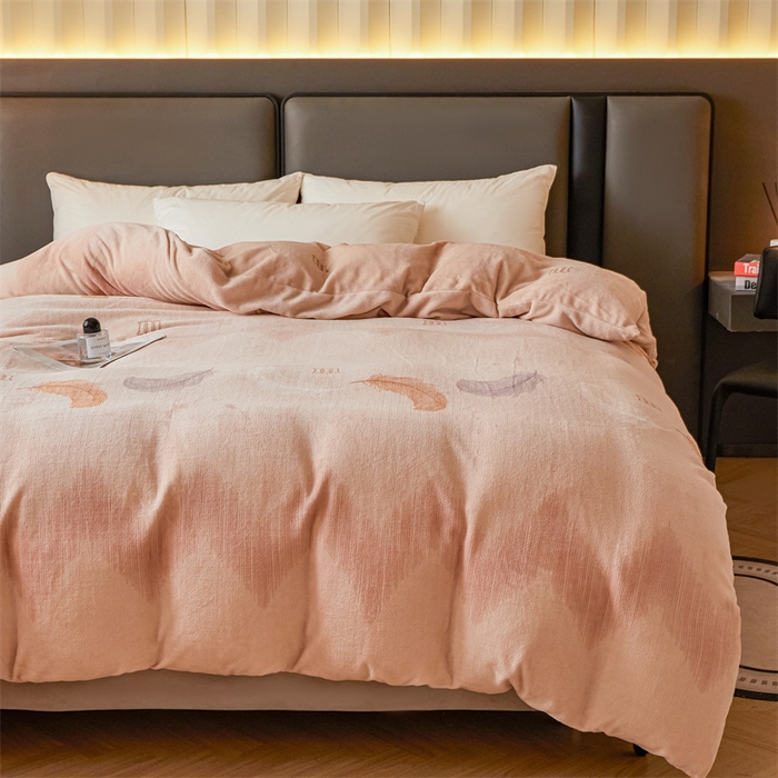 91家纺网 家纺一手货源 找家纺 董韵家纺 2025新款高克重全消光牛奶绒法莱绒金貂绒印花单品被套床裙四件套（提供买家秀） 吉祥幸福