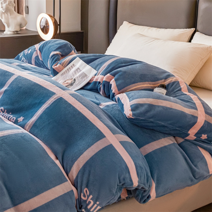 91家纺网 家纺一手货源 找家纺 董韵家纺 2025新款高克重全消光牛奶绒法莱绒金貂绒印花单品被套床裙四件套（提供买家秀） 为你发光-兰