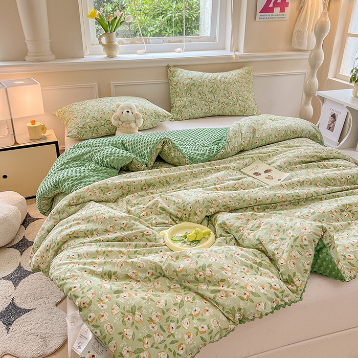 91家纺网 家纺一手货源 找家纺 居易简 2025新款水洗棉双层纱豆豆被加绒被子被芯直播豆豆绒被被子被芯冬被春秋被 棉花絮语