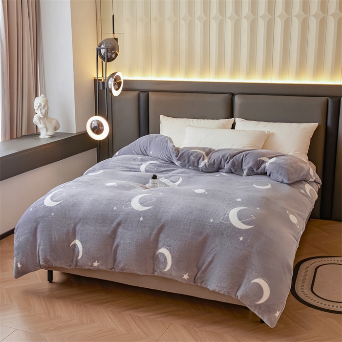 91家纺网 家纺一手货源 找家纺 董韵家纺 2025新款高克重全消光牛奶绒法莱绒金貂绒印花单品被套床裙四件套（提供买家秀） 星辰-灰