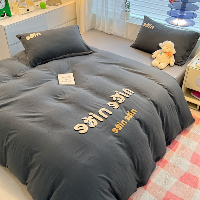 91家纺网 家纺一手货源 找家纺 优承佳生活馆 2024新款水洗m毛巾绣四件套 深灰字母