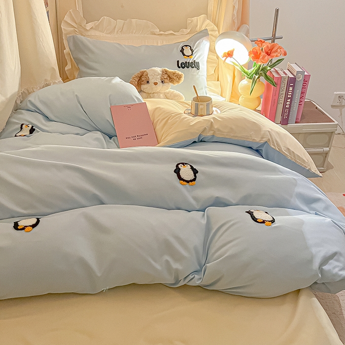 91家纺网 家纺一手货源 找家纺 2024新款水洗棉卡通小清新毛巾绣四件套宿舍三件套学生款 企鹅蛋-天空蓝奶黄