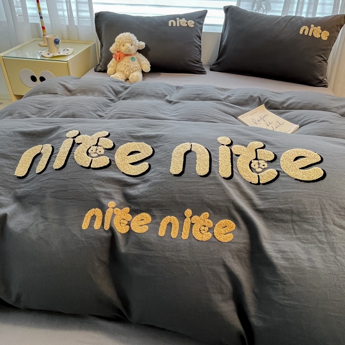 91家纺网 家纺一手货源 找家纺 优承佳生活馆 2024新款水洗m毛巾绣四件套 深灰字母