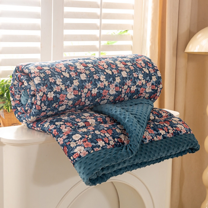 91家纺网 家纺一手货源 找家纺 锦鹭被业 2025新款全棉豆豆绒被系列 醉颜