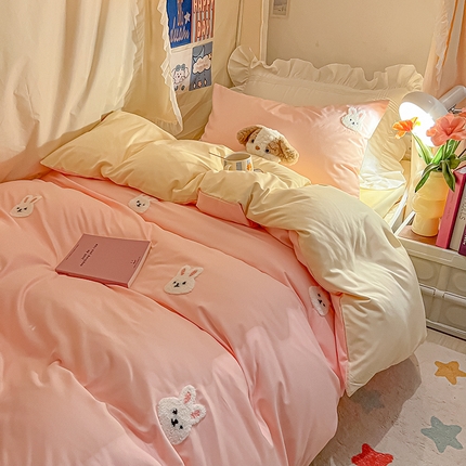 91家纺网 家纺一手货源 找家纺 2024新款水洗棉卡通小清新毛巾绣四件套宿舍三件套学生款 兔兔-奶油粉奶黄