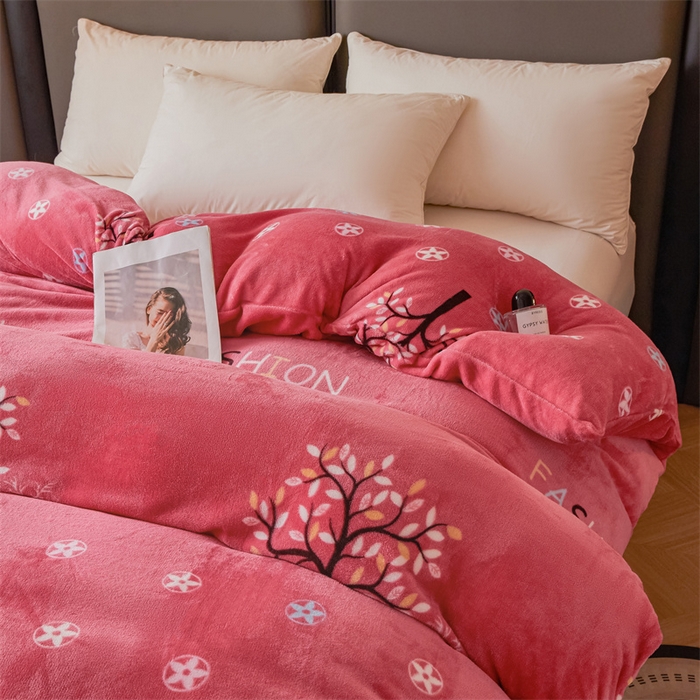 91家纺网 家纺一手货源 找家纺 董韵家纺 2025新款高克重全消光牛奶绒法莱绒金貂绒印花单品被套床裙四件套（提供买家秀） 一路发财-豆沙