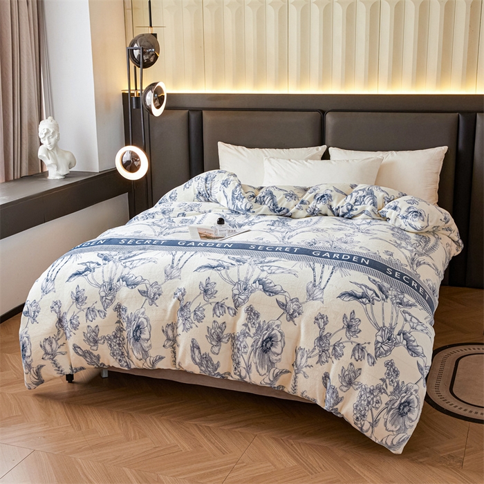 91家纺网 家纺一手货源 找家纺 董韵家纺 2025新款高克重全消光牛奶绒法莱绒金貂绒印花单品被套床裙四件套（提供买家秀） 青花瓷