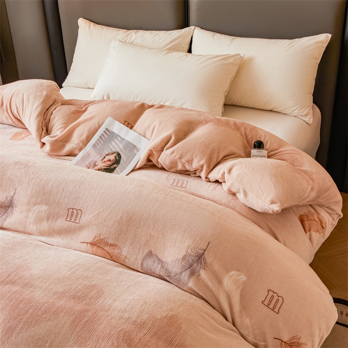 91家纺网 家纺一手货源 找家纺 董韵家纺 2025新款高克重全消光牛奶绒法莱绒金貂绒印花单品被套床裙四件套（提供买家秀） 吉祥幸福