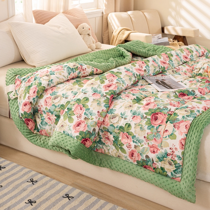 91家纺网 家纺一手货源 找家纺 锦鹭被业 2025新款全棉豆豆绒被系列 浪漫花舞