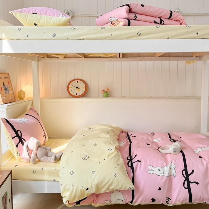 91家纺网 家纺一手货源 找家纺 吉象家纺 2025新款全棉印花款三件套 玉兔-浅粉