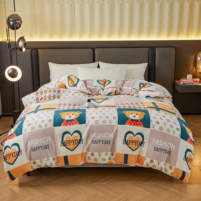 91家纺网 家纺一手货源 找家纺 董韵家纺 2025新款高克重全消光牛奶绒法莱绒金貂绒印花单品被套床裙四件套（提供买家秀） 呆呆萝莉熊