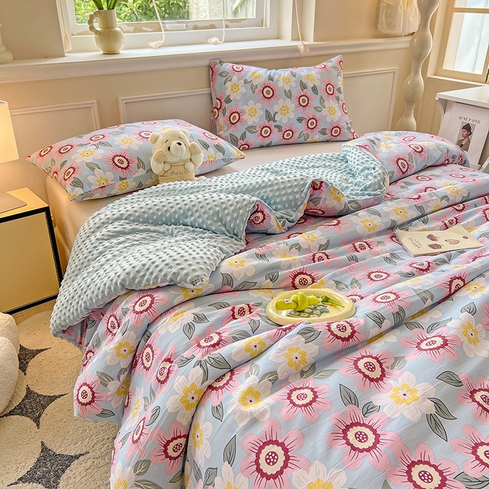 91家纺网 家纺一手货源 找家纺 居易简 2025新款水洗棉双层纱豆豆被加绒被子被芯直播豆豆绒被被子被芯冬被春秋被 海棠朵朵