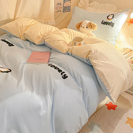 91家纺网 家纺一手货源 找家纺 2024新款水洗棉卡通小清新毛巾绣四件套宿舍三件套学生款 企鹅蛋-天空蓝奶黄