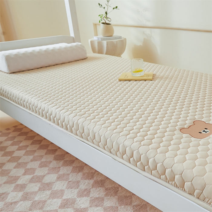 91家纺网 家纺一手货源 找家纺 布卢姆床垫 2025新款A类原棉小熊学生款大豆刺绣床垫 小熊-米黄-厚度4.5cm