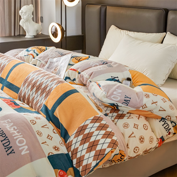 91家纺网 家纺一手货源 找家纺 董韵家纺 2025新款高克重全消光牛奶绒法莱绒金貂绒印花单品被套床裙四件套（提供买家秀） 呆呆萝莉熊