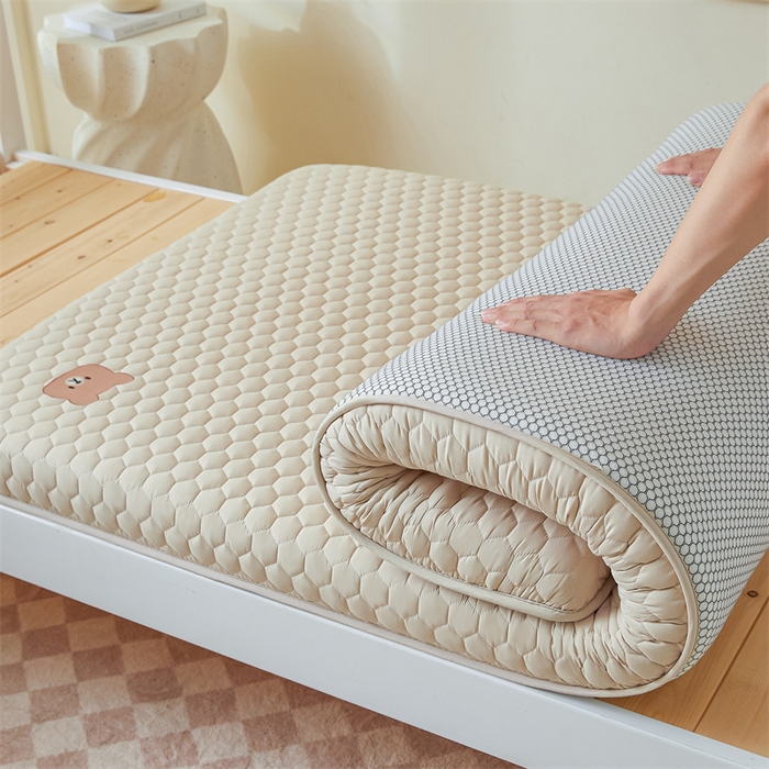 91家纺网 家纺一手货源 找家纺 布卢姆床垫 2025新款A类原棉小熊学生款大豆刺绣床垫 小熊-米黄-厚度4.5cm