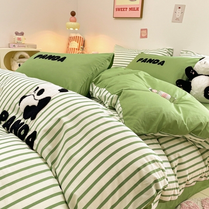 91家纺网 家纺一手货源 找家纺 如一 2024新款全棉条纹毛巾绣多巴胺风四件套 大熊猫