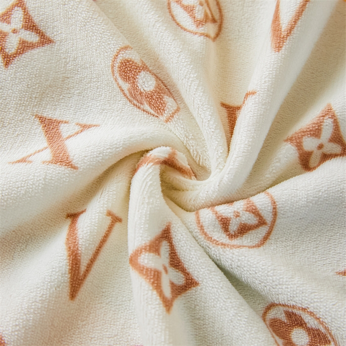 91家纺网 家纺一手货源 找家纺 董韵家纺 2025新款高克重全消光牛奶绒法莱绒金貂绒印花单品被套床裙四件套（提供买家秀） 呆呆萝莉熊