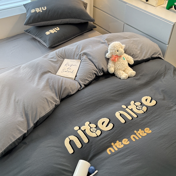 91家纺网 家纺一手货源 找家纺 优承佳生活馆 2024新款水洗m毛巾绣四件套 深灰字母