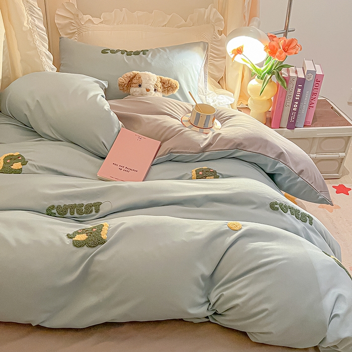 91家纺网 家纺一手货源 找家纺 2024新款水洗棉卡通小清新毛巾绣四件套宿舍三件套学生款 恐龙-繁星蓝