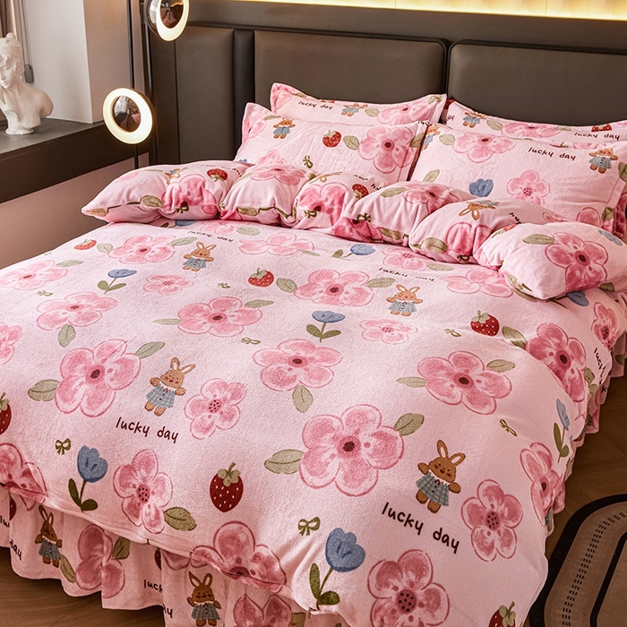 91家纺网 家纺一手货源 找家纺 董韵家纺 2025新款高克重全消光牛奶绒法莱绒金貂绒印花单品被套床裙四件套（提供买家秀）钱兔似锦