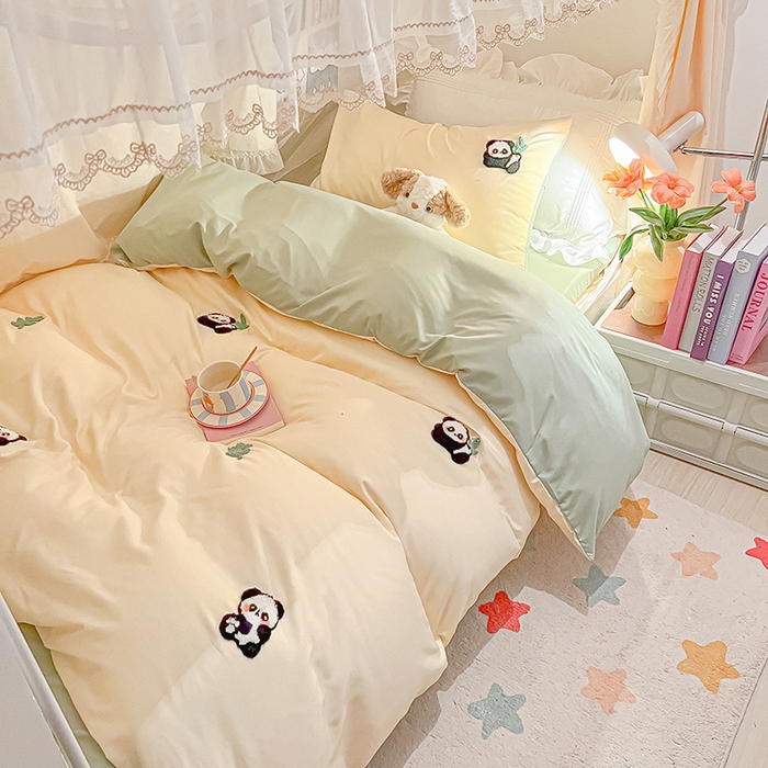 91家纺网 家纺一手货源 找家纺 2024新款水洗棉卡通小清新毛巾绣四件套宿舍三件套学生款 熊猫-奶黄果绿