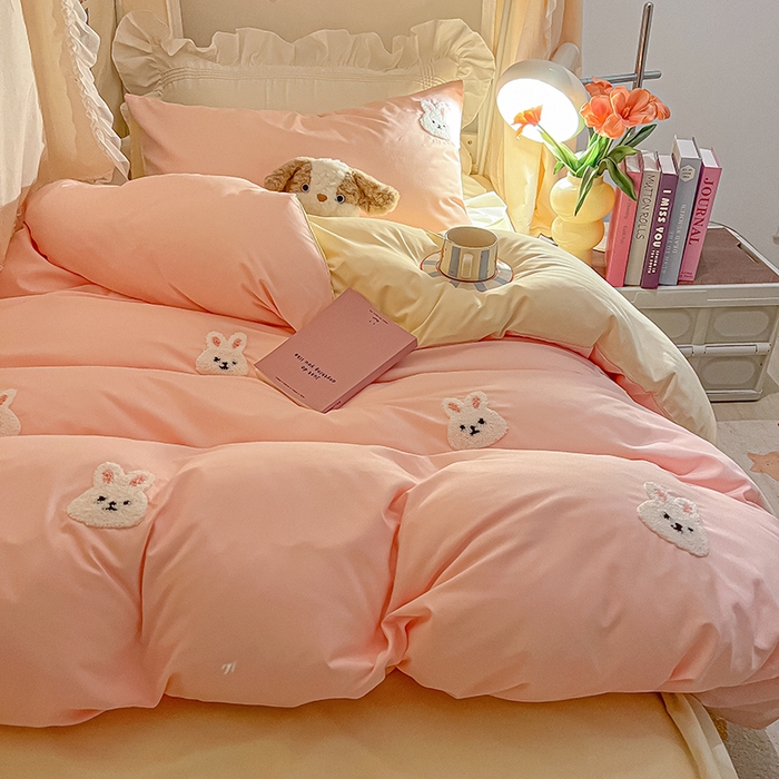 91家纺网 家纺一手货源 找家纺 2024新款水洗棉卡通小清新毛巾绣四件套宿舍三件套学生款 兔兔-奶油粉奶黄