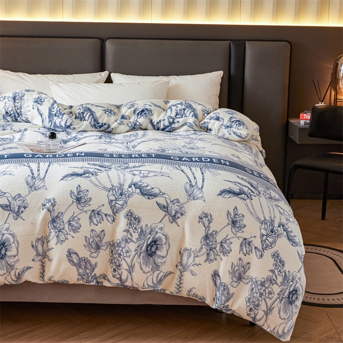 91家纺网 家纺一手货源 找家纺 董韵家纺 2025新款高克重全消光牛奶绒法莱绒金貂绒印花单品被套床裙四件套（提供买家秀） 青花瓷