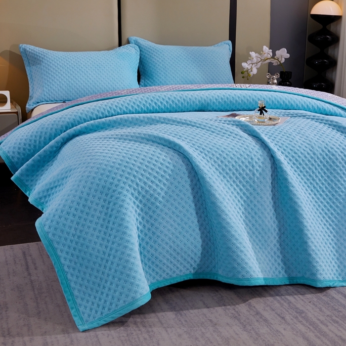 91家纺网 家纺一手货源 找家纺 晶缦家纺 2024新款华夫格牛奶绒床盖三件套 华夫格-天蓝