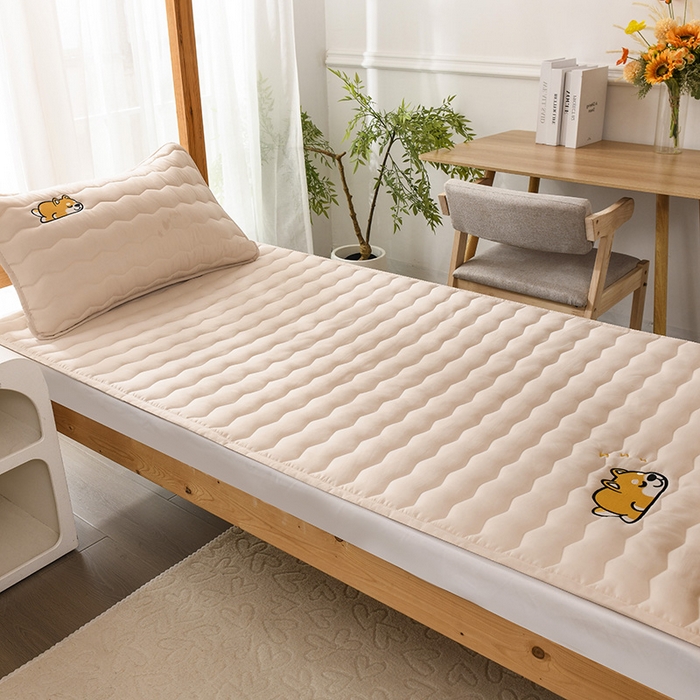 91家纺网 家纺一手货源 找家纺 恋绒家纺 2025新款刺绣款床垫学生床垫床褥宿舍上下铺床护垫 柯基KJ-奶油杏