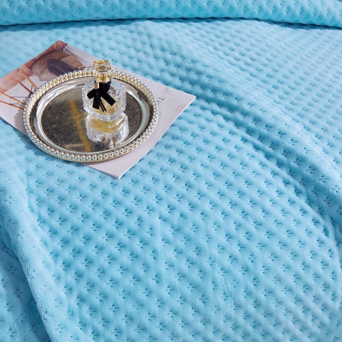 91家纺网 家纺一手货源 找家纺 晶缦家纺 2024新款华夫格牛奶绒床盖三件套 华夫格-天蓝