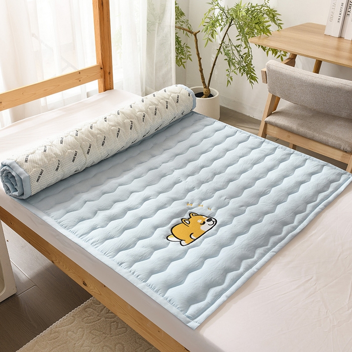 91家纺网 家纺一手货源 找家纺 恋绒家纺 2025新款刺绣款床垫学生床垫床褥宿舍上下铺床护垫 柯基KJ-天空蓝