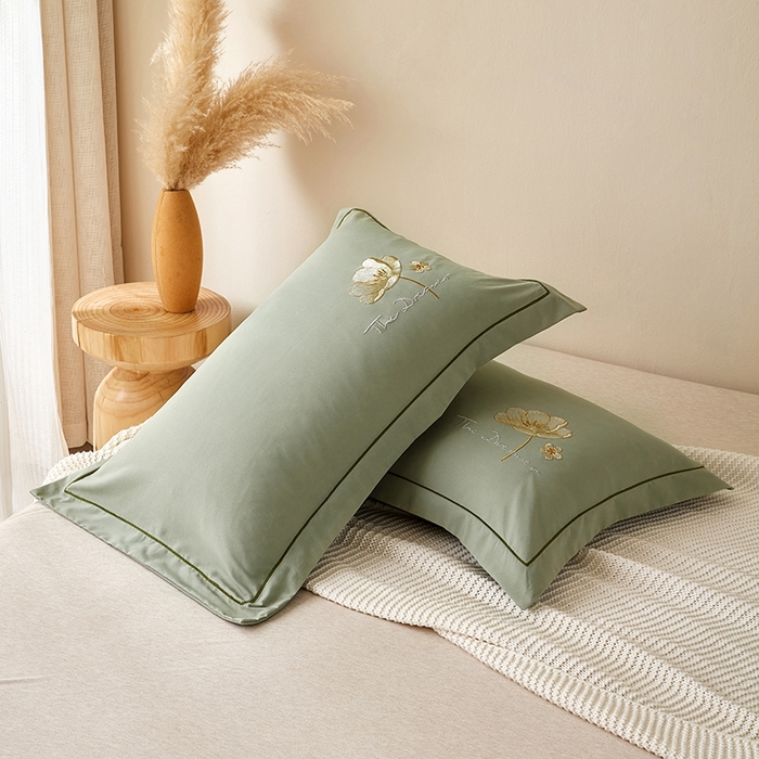 91家纺网 家纺一手货源 找家纺 （总）丰淘家纺 2024新款水洗棉刺绣一字荷枕套