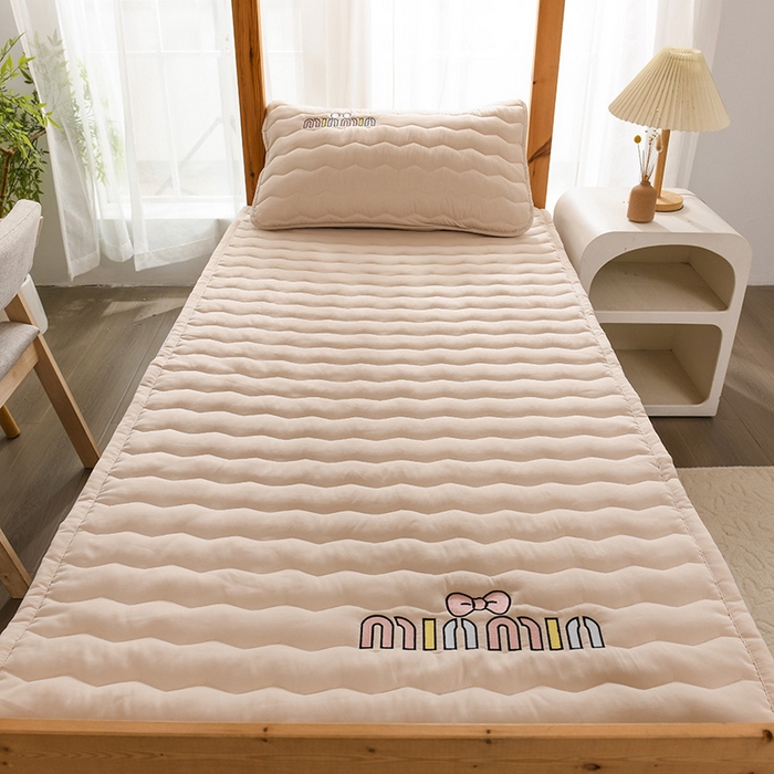 91家纺网 家纺一手货源 找家纺 恋绒家纺 2025新款刺绣款床垫学生床垫床褥宿舍上下铺床护垫 mini-奶油杏