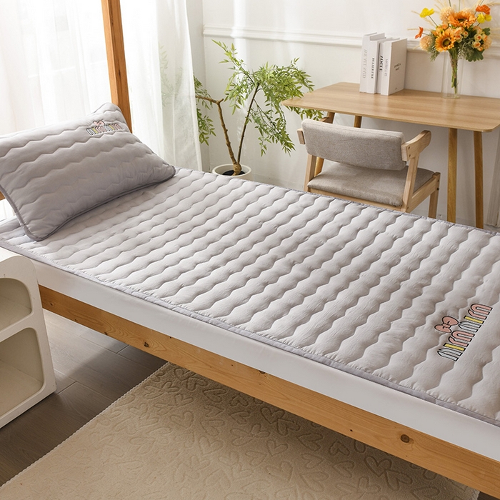 91家纺网 家纺一手货源 找家纺 恋绒家纺 2025新款刺绣款床垫学生床垫床褥宿舍上下铺床护垫 mini-奥丁灰