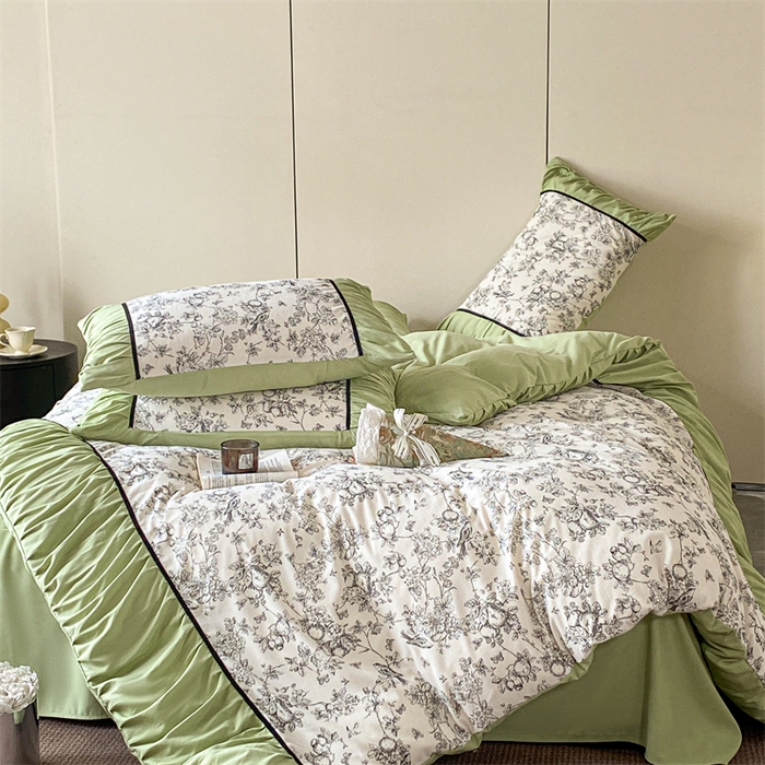 91家纺网 家纺一手货源 找家纺 一左一右 2024秋冬新款法式复古印花褶皱花边水洗磨毛四件套-场景一（提供买家秀） 清新绿