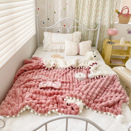 潮邦创意家居 2025新款340G 4.5公分大抽条配羊羔绒立体工艺绒毯毛毯盖毯可供跨境电商可压缩 宽条球毯豆沙