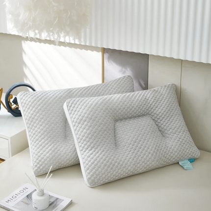 91家纺网 家纺一手货源 找家纺 佳尚枕芯 2025新款夏季天冰丝凉感冰豆豆护颈按摩枕头枕芯 凉感护颈枕灰色48x74cm/只