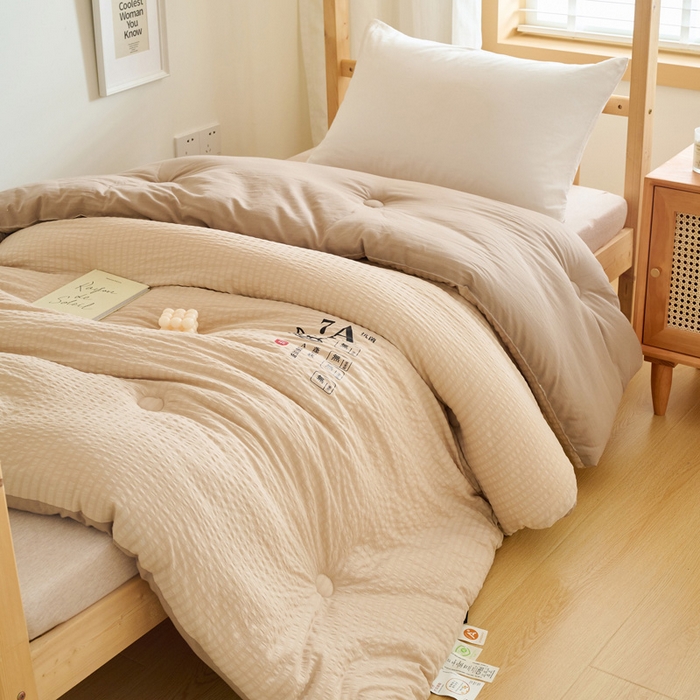 91家纺网 家纺一手货源 找家纺 子由家居 2024新款b类泡泡格7A抗菌学生季大豆被 泡泡学生被-驼色