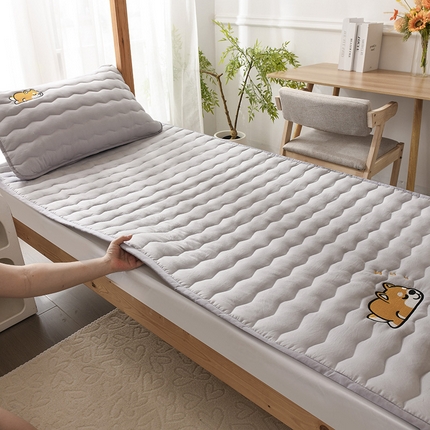 91家纺网 家纺一手货源 找家纺 （总）恋绒家纺 2025新款刺绣款床垫学生床垫床褥宿舍上下铺床护垫